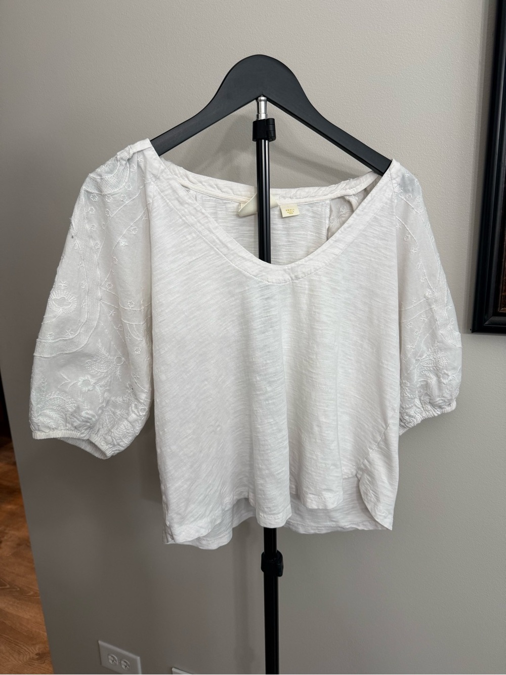 Maeve White Embroidered Puff Sleeve V-Neck Blouse